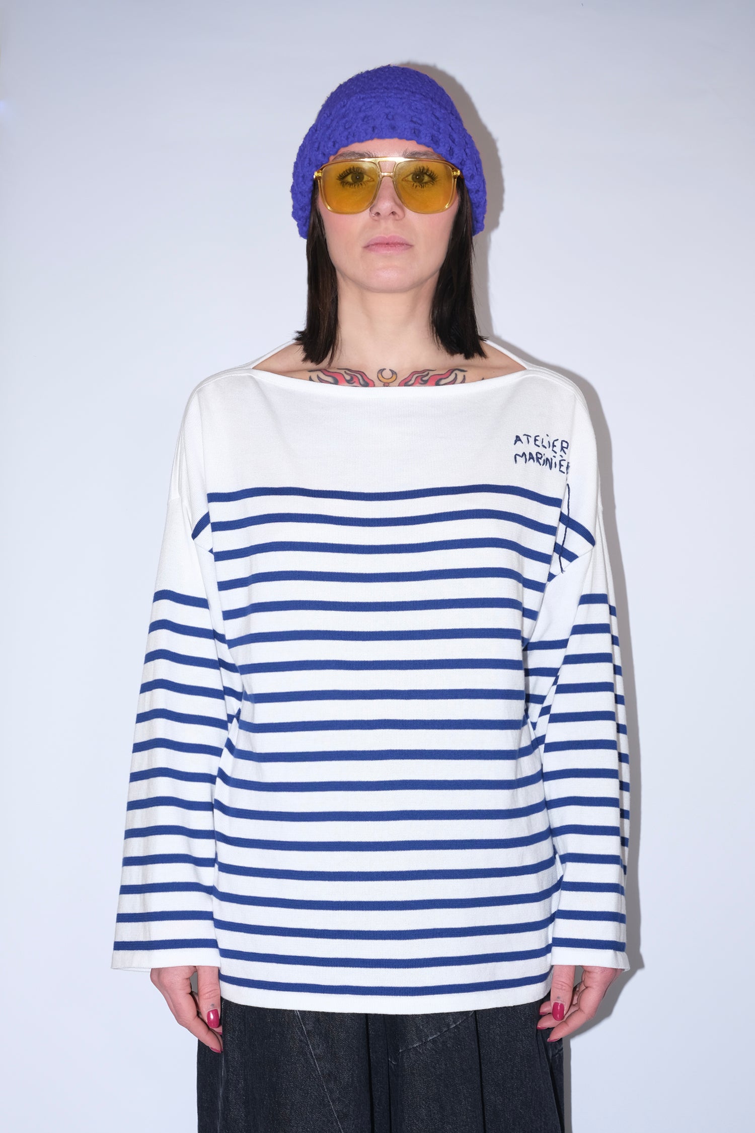 Women wearing a boat neck Breton shirt with white and blue stripes, a versatile Marinière style perfect for both casual and elegant looks.